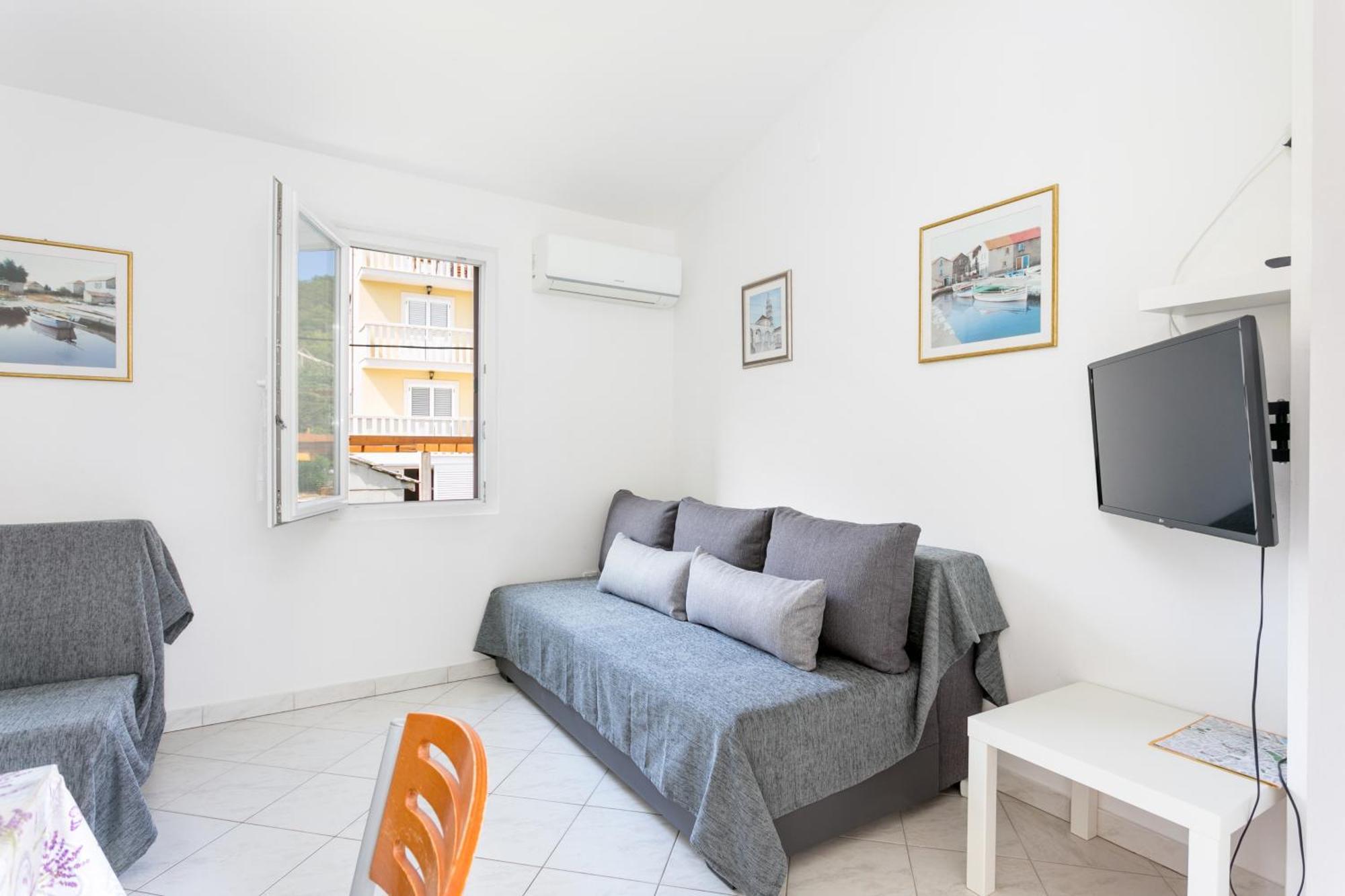 Apartments By The Sea Slatine, Ciovo - 6000 Номер фото