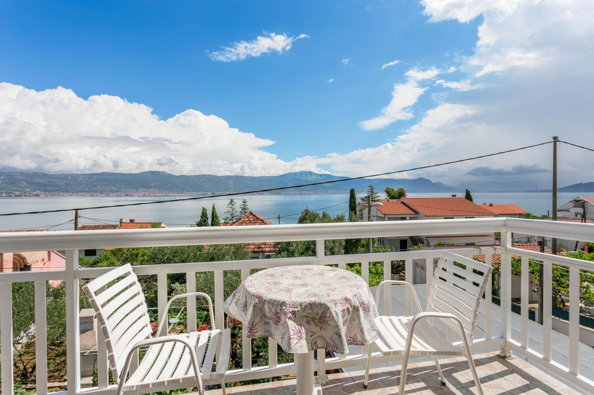 Apartments By The Sea Slatine, Ciovo - 6000 Экстерьер фото