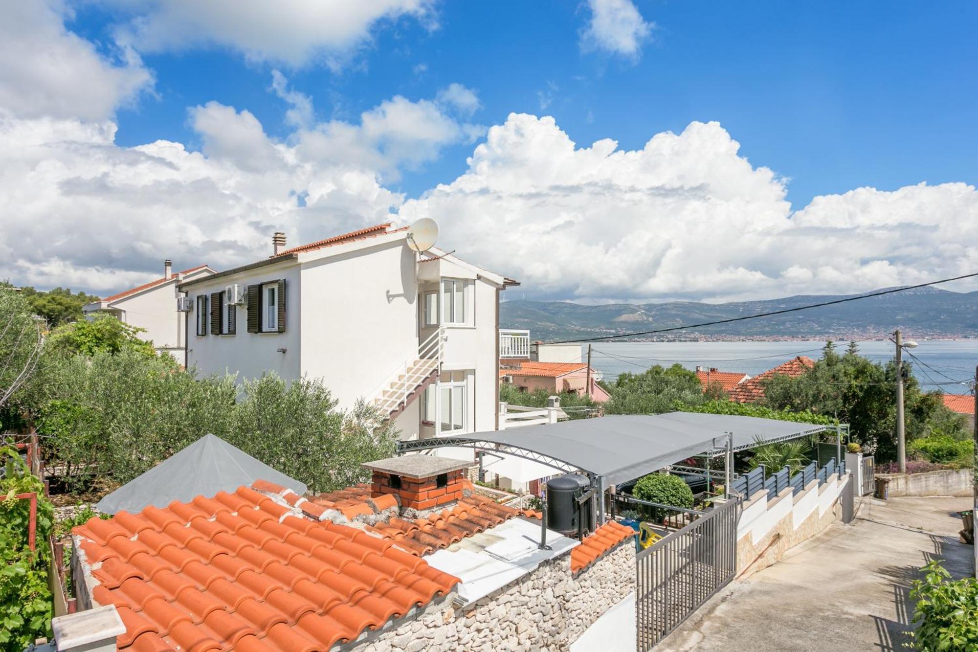 Apartments By The Sea Slatine, Ciovo - 6000 Экстерьер фото