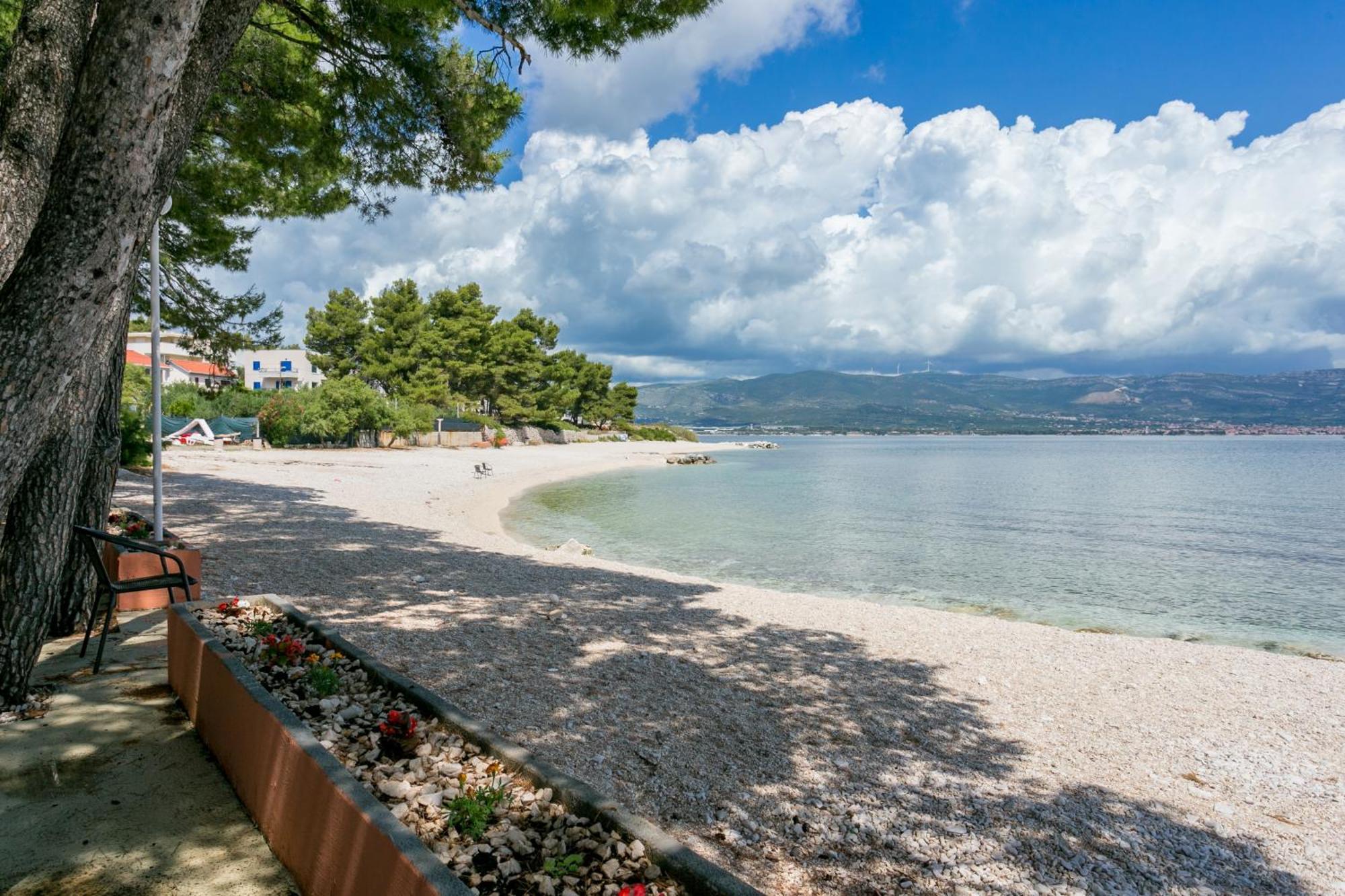 Apartments By The Sea Slatine, Ciovo - 6000 Экстерьер фото
